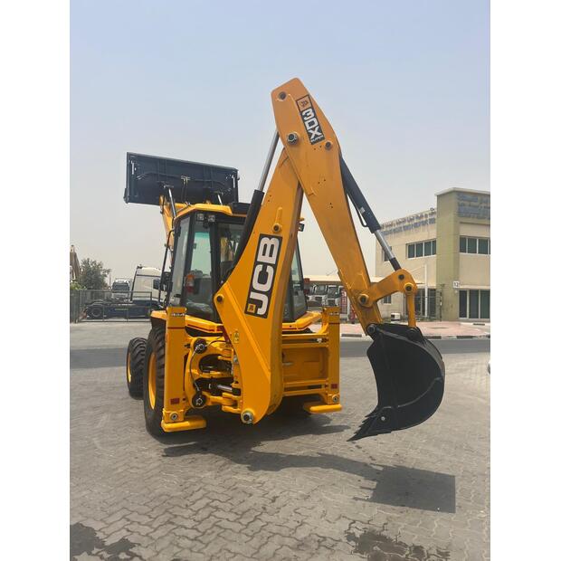 2024 جيه سي بي 3DX-40707688