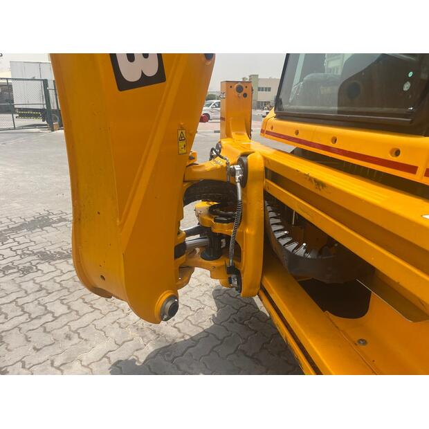 2024 جيه سي بي 3DX-40707725