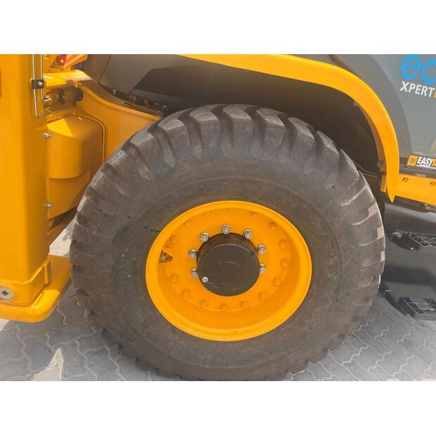 2024 جيه سي بي 3DX-40707849