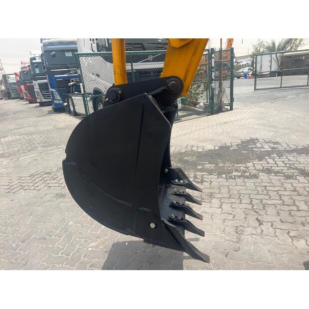 2024 جيه سي بي 3DX-40707850