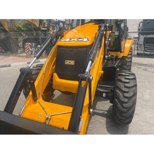 2024 جيه سي بي 3DX-40707944