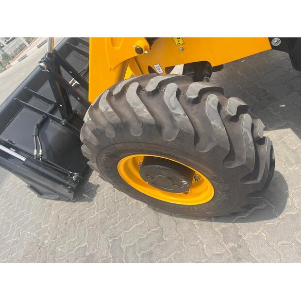 2024 جيه سي بي 3DX-40708004