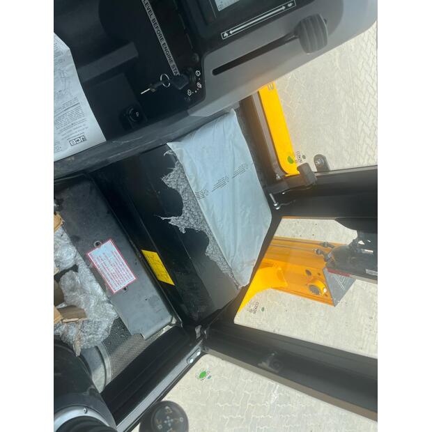 2024 جيه سي بي 3DX-40708005