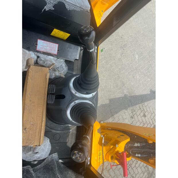2024 جيه سي بي 3DX-40708105