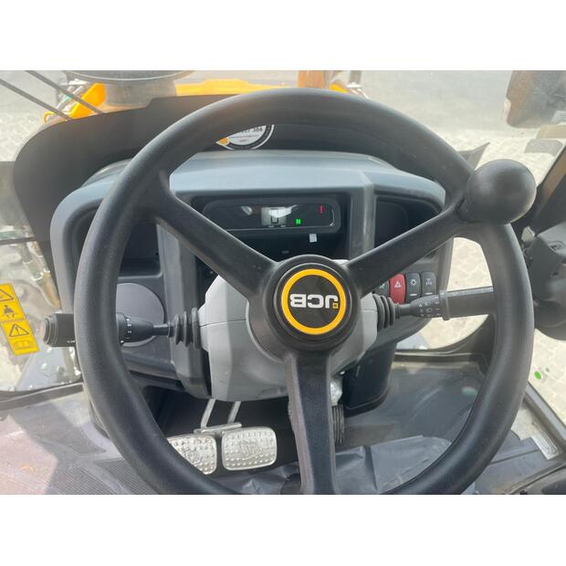 2024 جيه سي بي 3DX-40708106