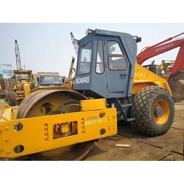 2021 BOMAG BW211D-3-40708148