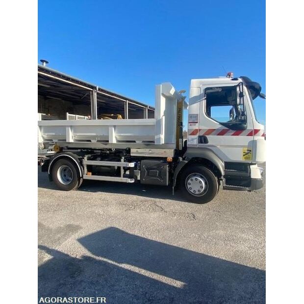 2025 Renault D-40781836