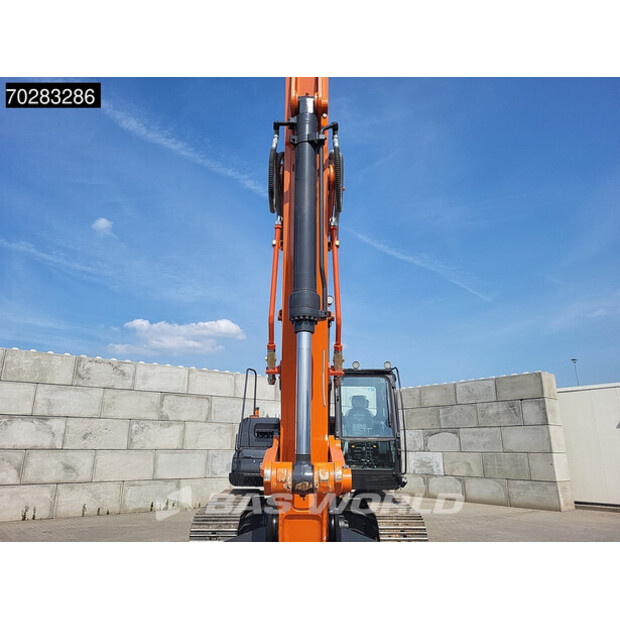 2025 Hitachi ZX220LC-5G-40784835