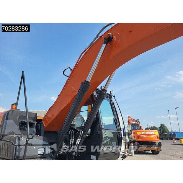 2025 Hitachi ZX220LC-5G-40784836