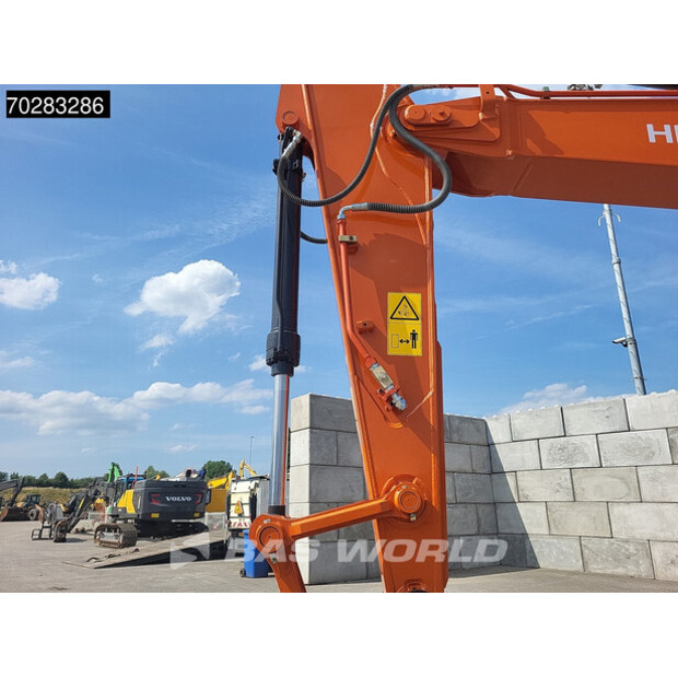 2025 Hitachi ZX220LC-5G-40784837