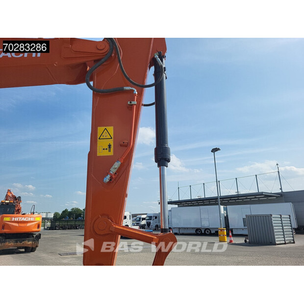 2025 Hitachi ZX220LC-5G-40784838