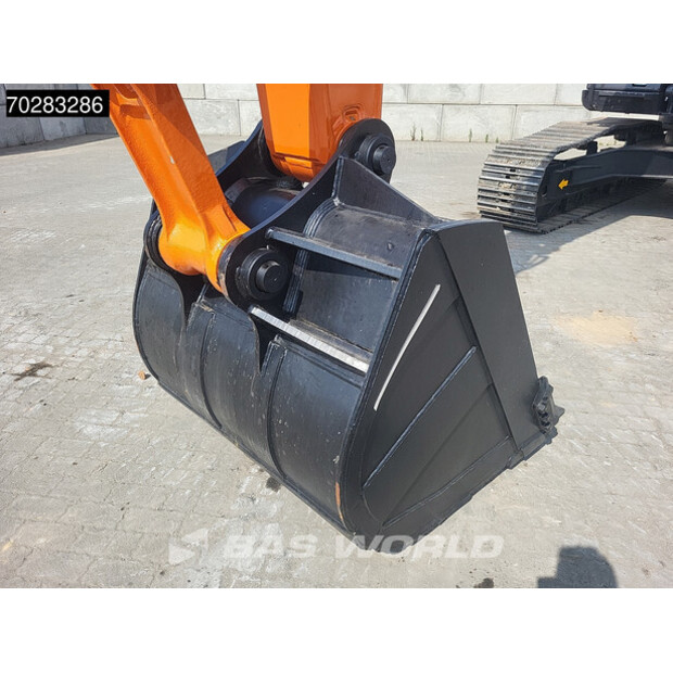 2025 Hitachi ZX220LC-5G-40784841