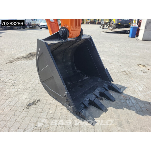 2025 Hitachi ZX220LC-5G-40784842