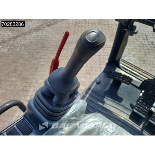 2025 Hitachi ZX220LC-5G-40784865