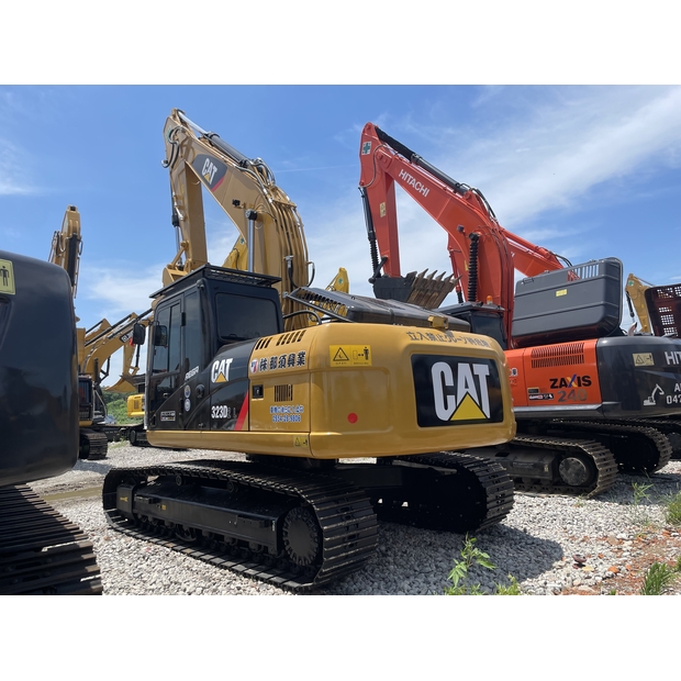 2023 Caterpillar 323D2-40812448