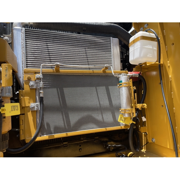 2023 Caterpillar 323D2-40812449