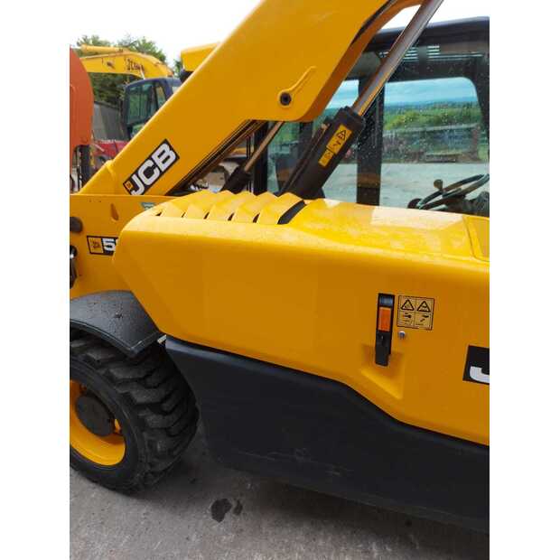 2021 JCB 525-60-40813645
