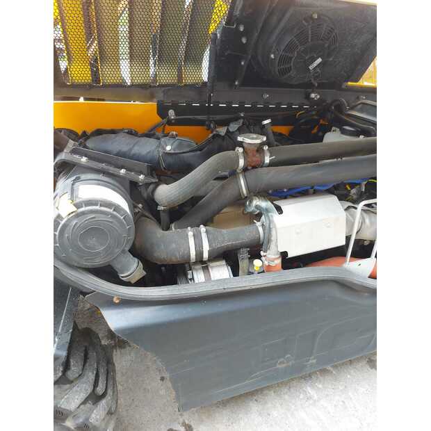 2021 JCB 525-60-40813653
