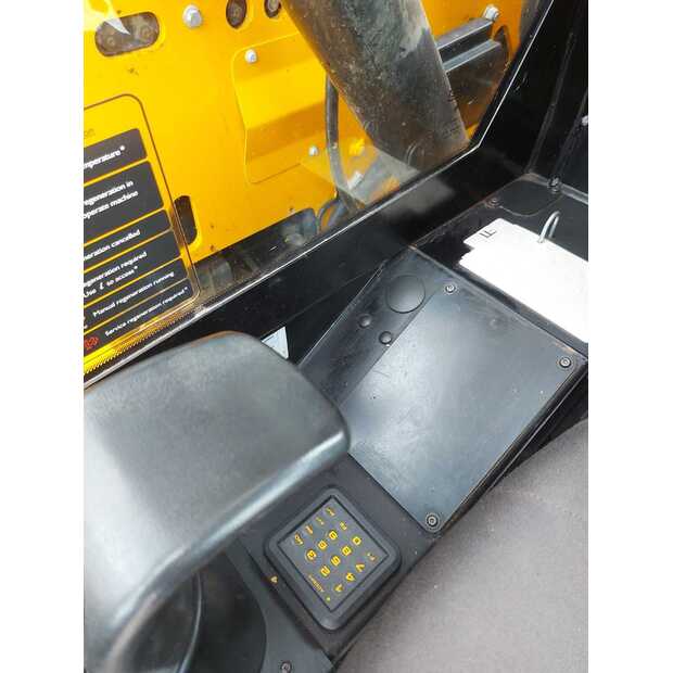 2021 JCB 525-60-40813656