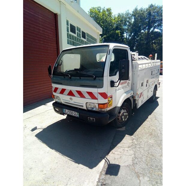 2000 NISSAN Cabstar-40833259