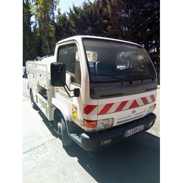 2000 NISSAN Cabstar-40833260