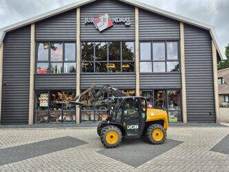 صورة ل رافعة شوكية تلسكوبية 2021 جيه سي بي 516-40