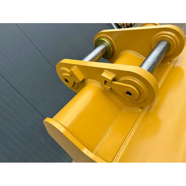 2025 Caterpillar 349D-40884103