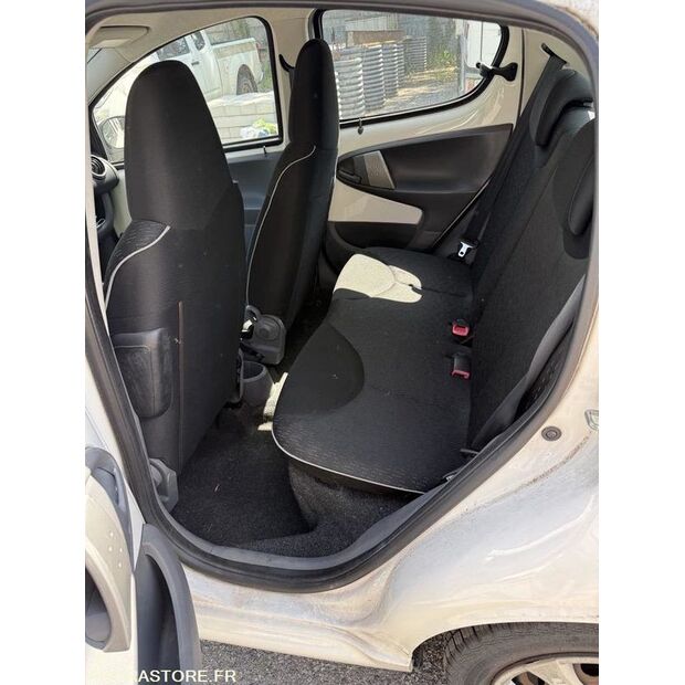 2012 Peugeot 107-40905458