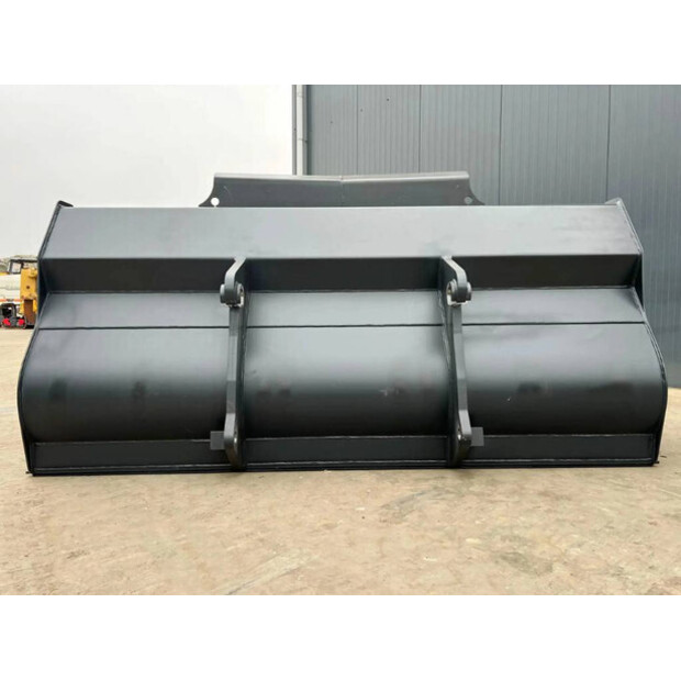 2025 فولفو L120G-40923480