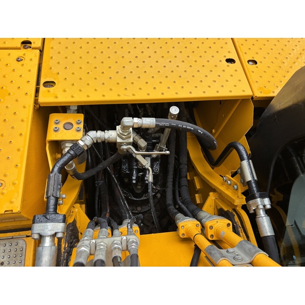 2020 JCB 220X-40946047