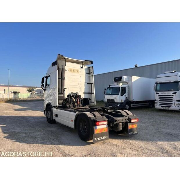 2016 فولفو FH-40954415