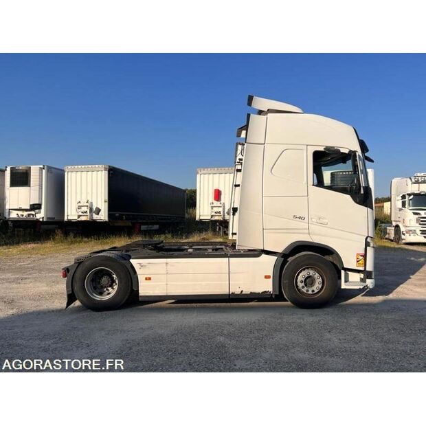 2016 فولفو FH-40954418