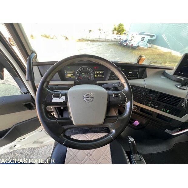 2016 فولفو FH-40954428