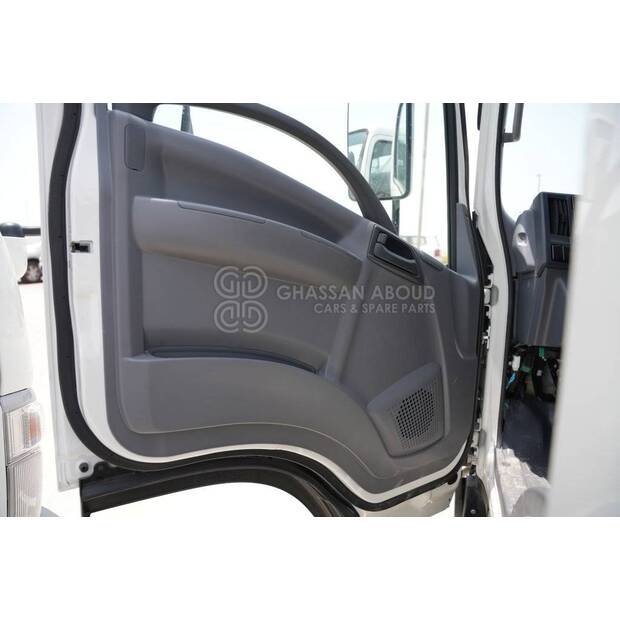 2026 Isuzu NPR85L6-40972093