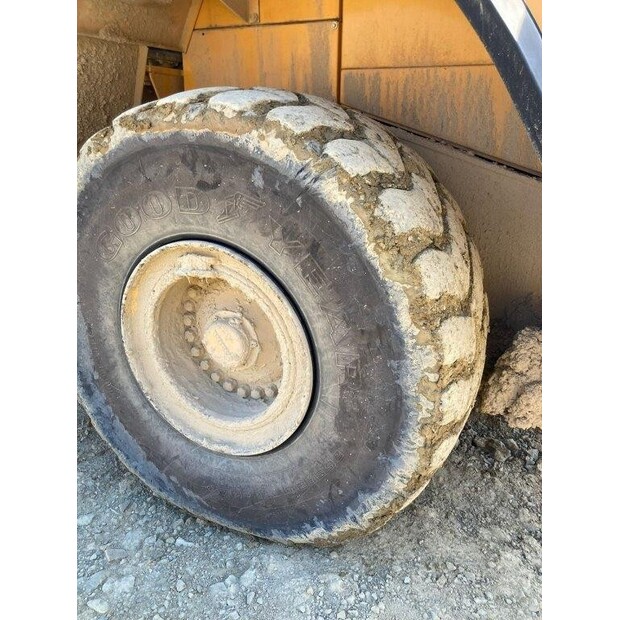 فولفو L180F-40972975