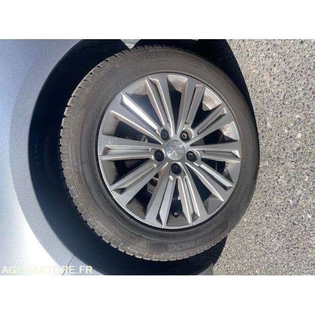 2018 Peugeot 308-40982246