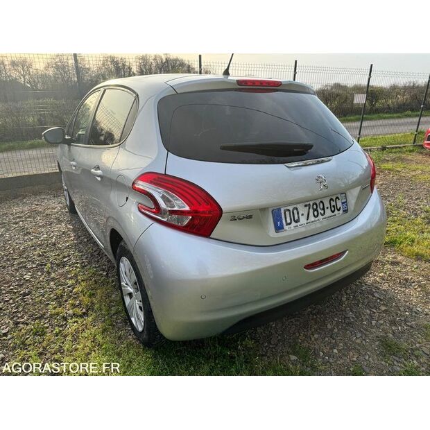 2015 Peugeot 208-40982382