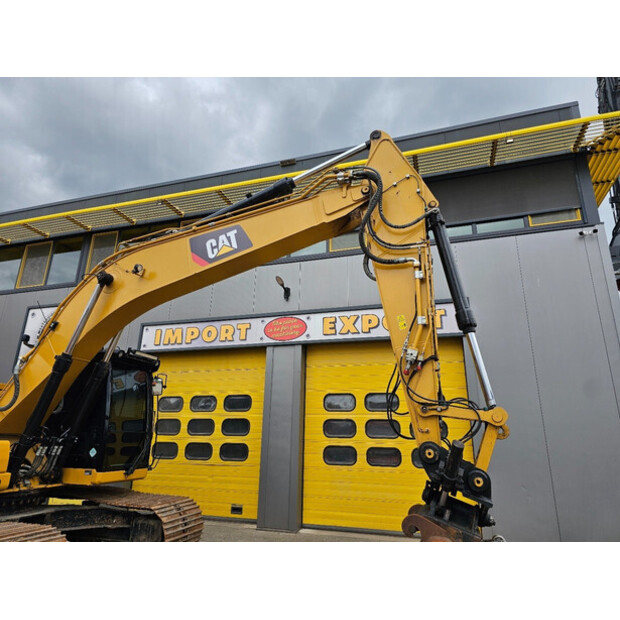 2018 Caterpillar 323-40982572