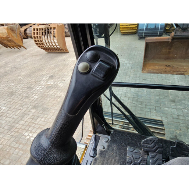 2018 Caterpillar 323-40982580