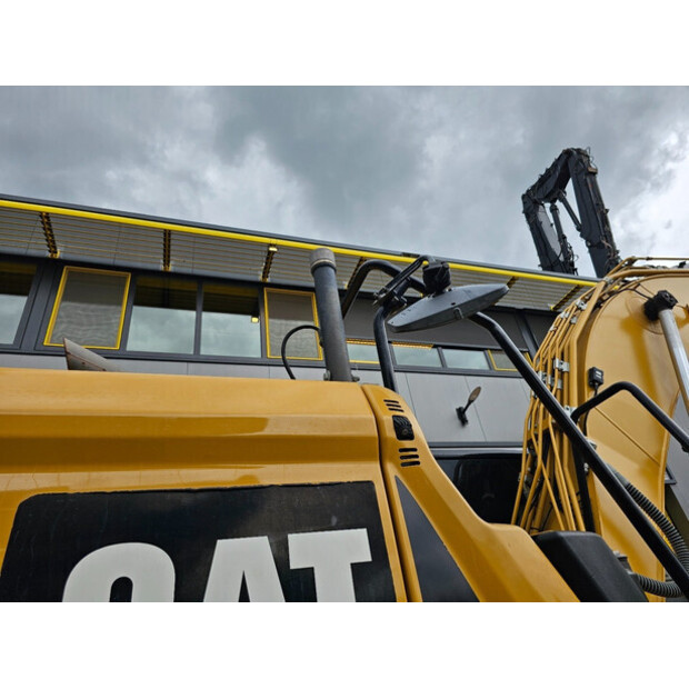 2018 Caterpillar 323-40982583