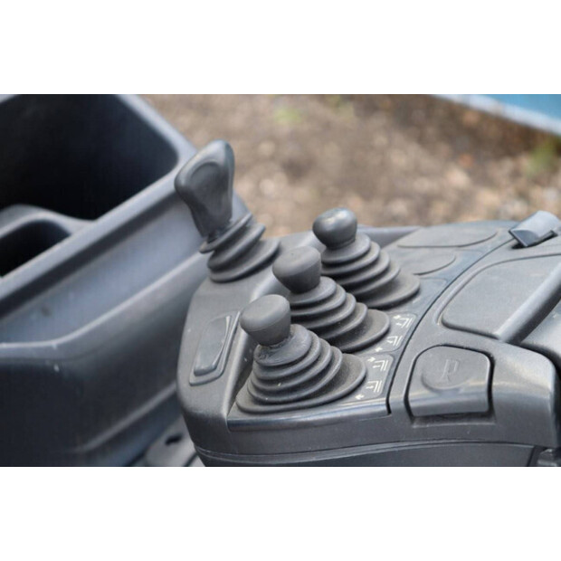 2017 Fenwick E25L-01-40986929