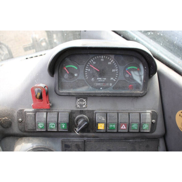 نيو هولاند LM425-40988225