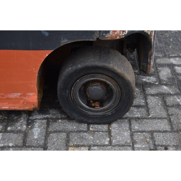 2005 TAILIFT FB25-40989001