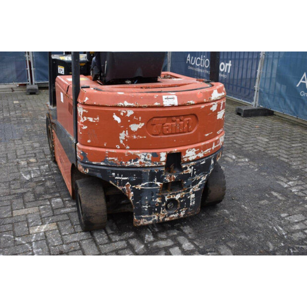 2005 TAILIFT FB25-40989002