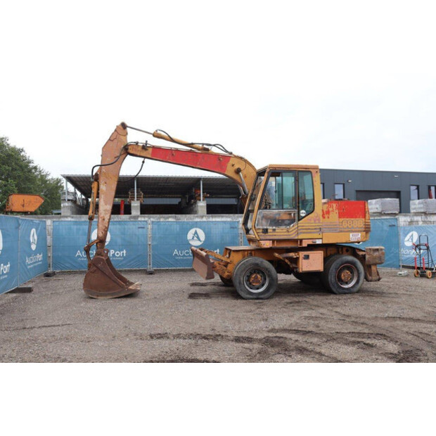 CASE 688B-P-40989690