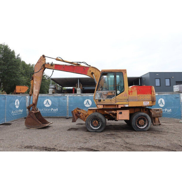 CASE 688B-P-40989691