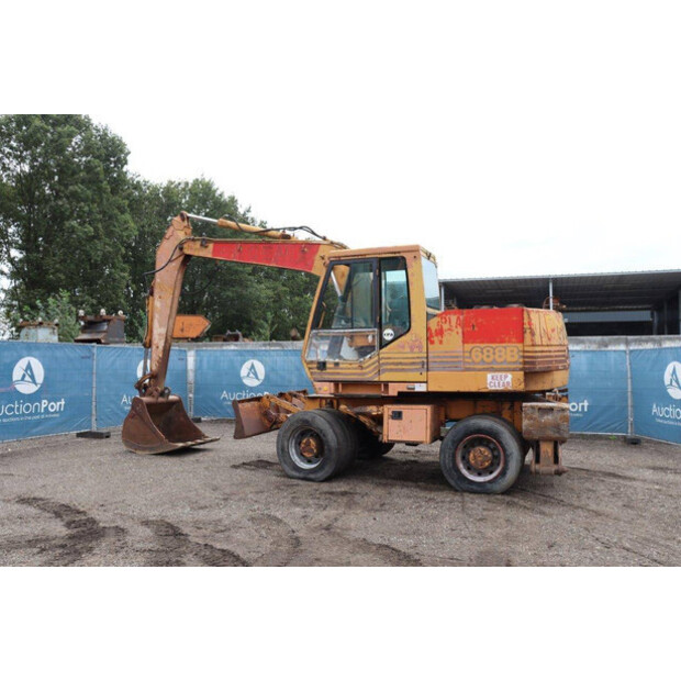 CASE 688B-P-40989692