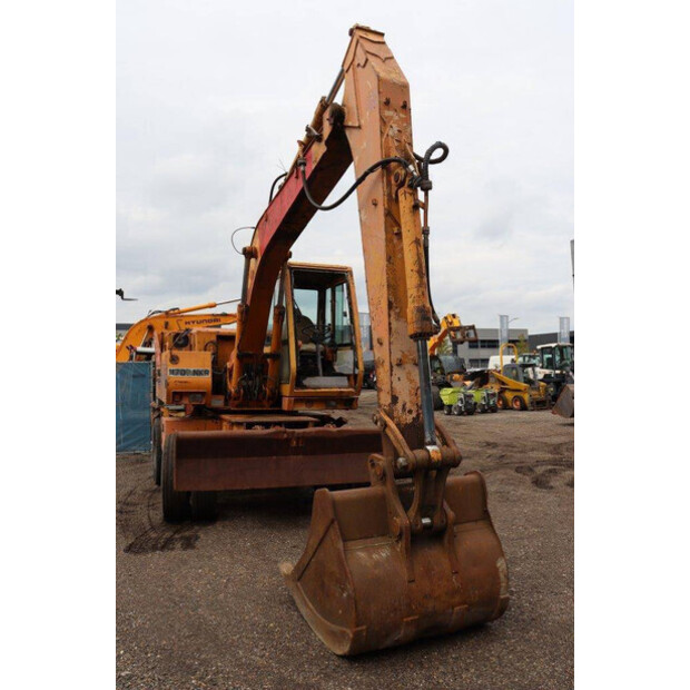 CASE 688B-P-40989695