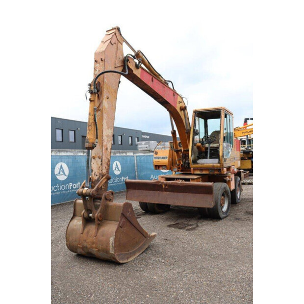 CASE 688B-P-40989696