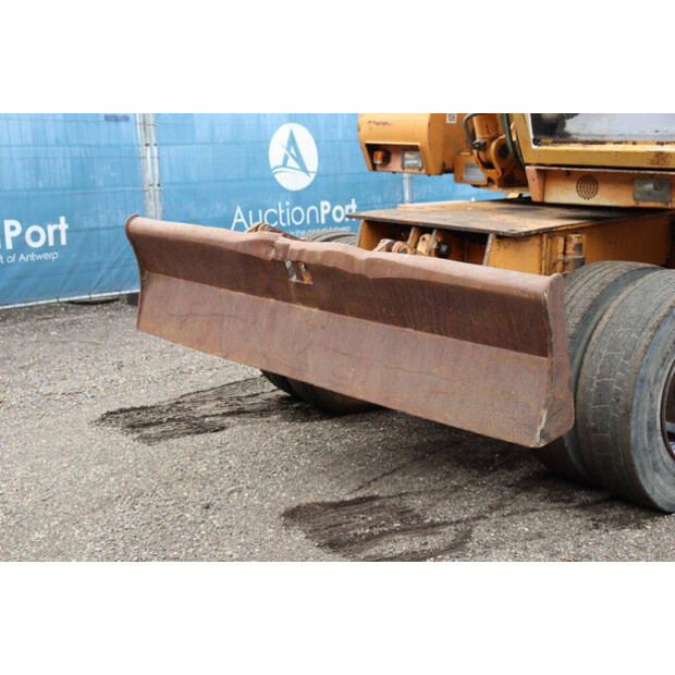 CASE 688B-P-40989697